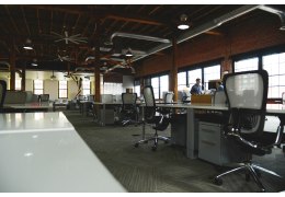 Czy krzesła na kółkach są szkodliwe dla kręgosłupa?