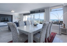 Jakie krzesła do białego stołu?